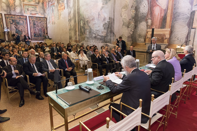 Il Presidente del Senato durante la conferenza nella Sala Zuccari di Palazzo Giustiniani
