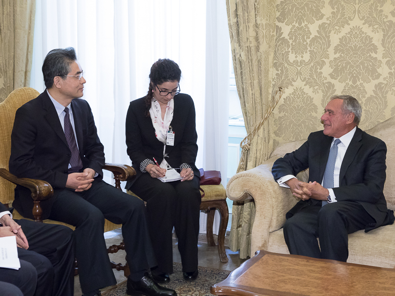 Il Presidente del Senato, Pietro Grasso, e il Presidente del China International Publishing Group, Zhang Fuhai.