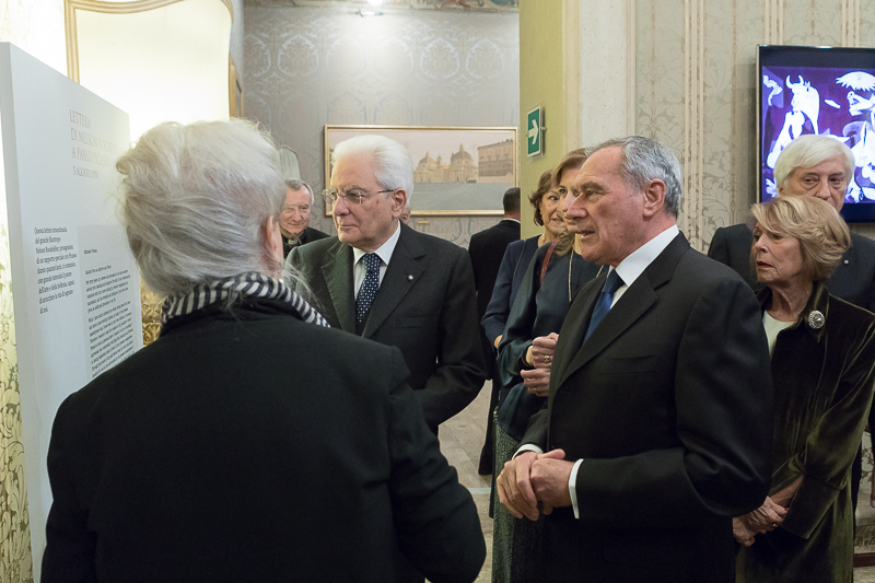Il Presidente del Senato accompagna il Capo dello Stato in Sala Zuccari per una breve visita della Mostra 